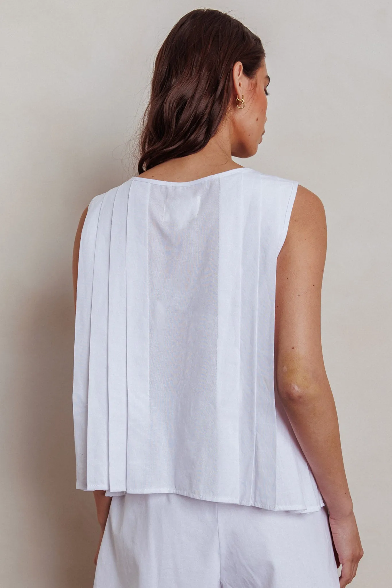 Bettino Sleeveless Tie Front Top White