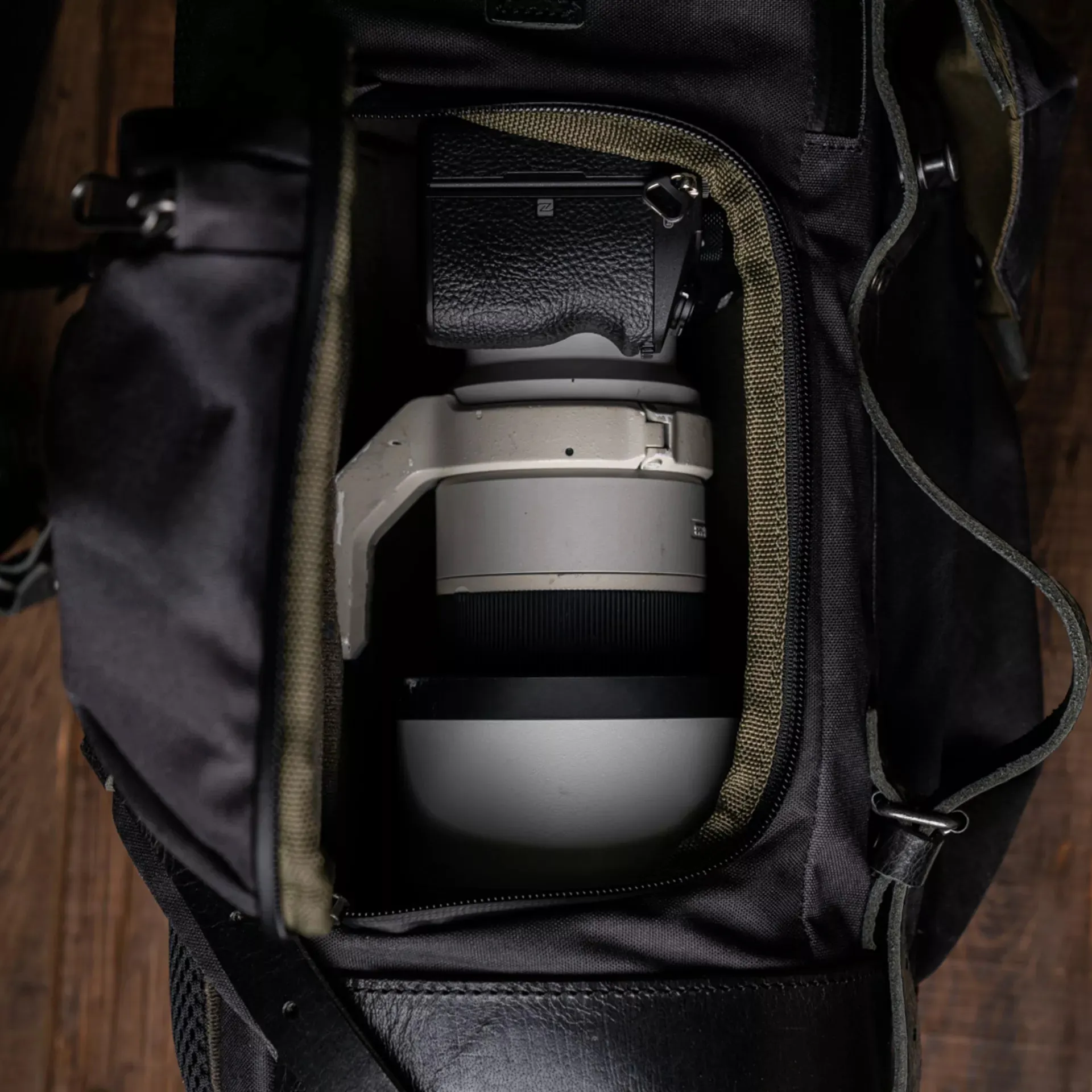 New City Explorer Commander Travel Camera Backpack | 21L